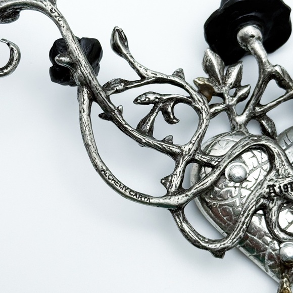 ❤️Alchemy of England The Blood Rose Gothic Red Heart Pendant Necklace - Picture 7 of 14